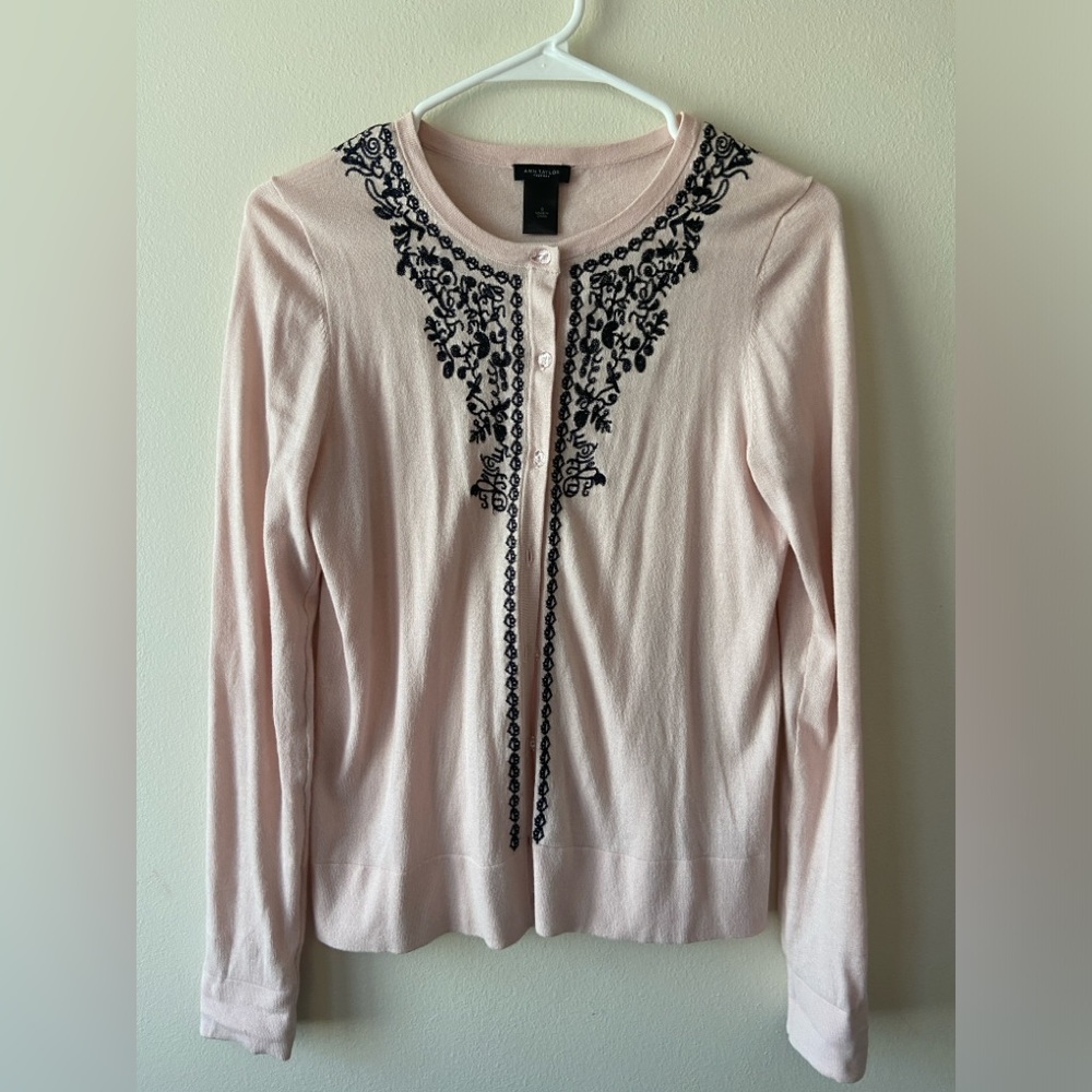 ANN TAYLOR SIZE SMALL CROPPED CARDIGAN